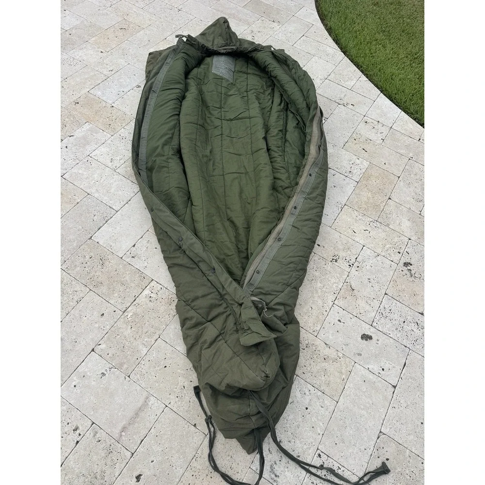 Vintage US Military Intermediate Cold Weather Sleeping Bag Synthetic OD Green